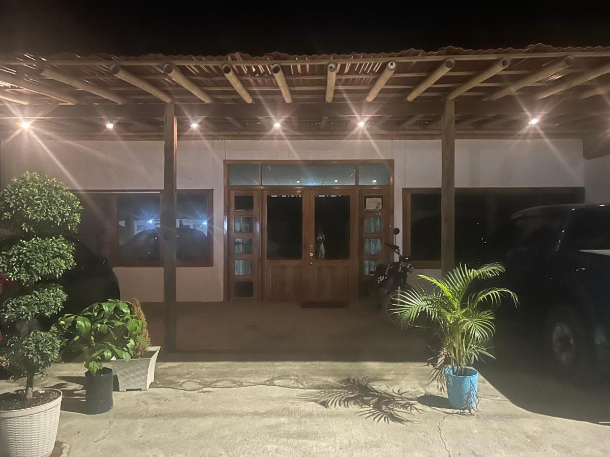- La Casa De Eros Homestay Ayampe